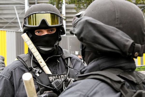 policja po wygranym meczu stali z falubazem  dwie, zdjęcie 10/30