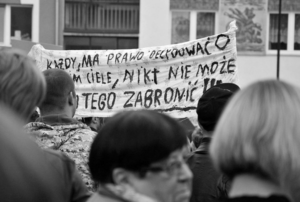 emocjonalny protest w czerni, zdjęcie 2/32