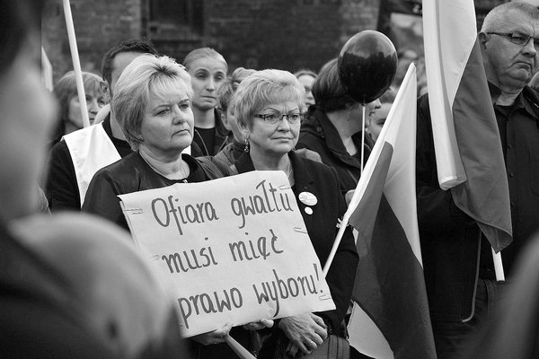 emocjonalny protest w czerni, zdjęcie 4/32