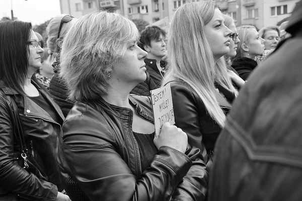 emocjonalny protest w czerni, zdjęcie 11/32
