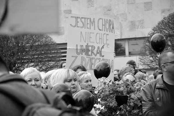 emocjonalny protest w czerni, zdjęcie 13/32