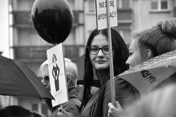 emocjonalny protest w czerni, zdjęcie 23/32